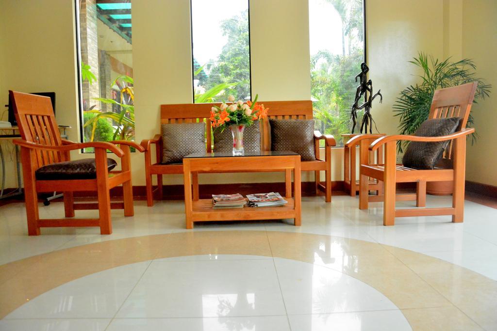Casanas Suites Puerto Princesa Exterior photo