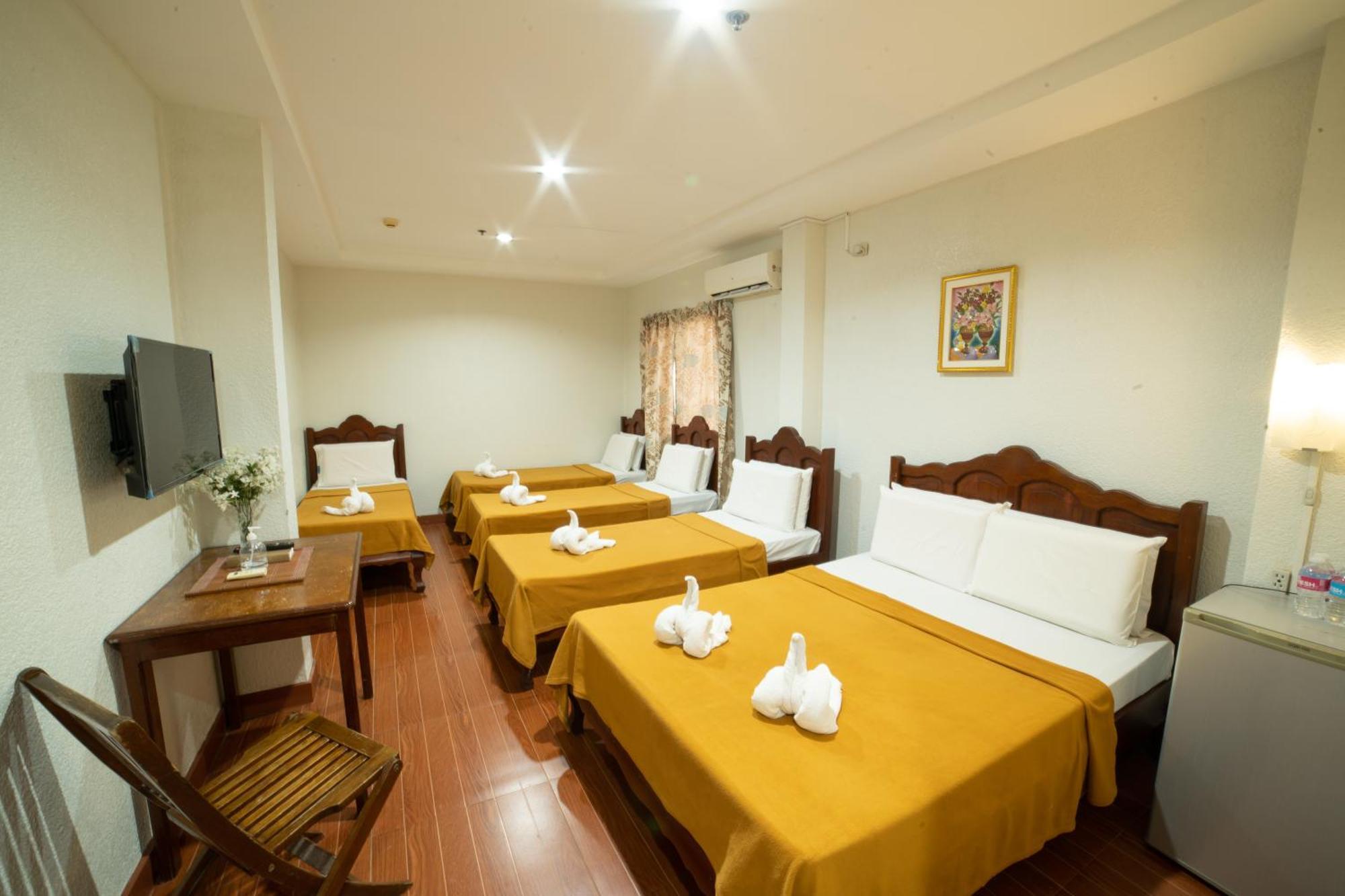 Casanas Suites Puerto Princesa Exterior photo