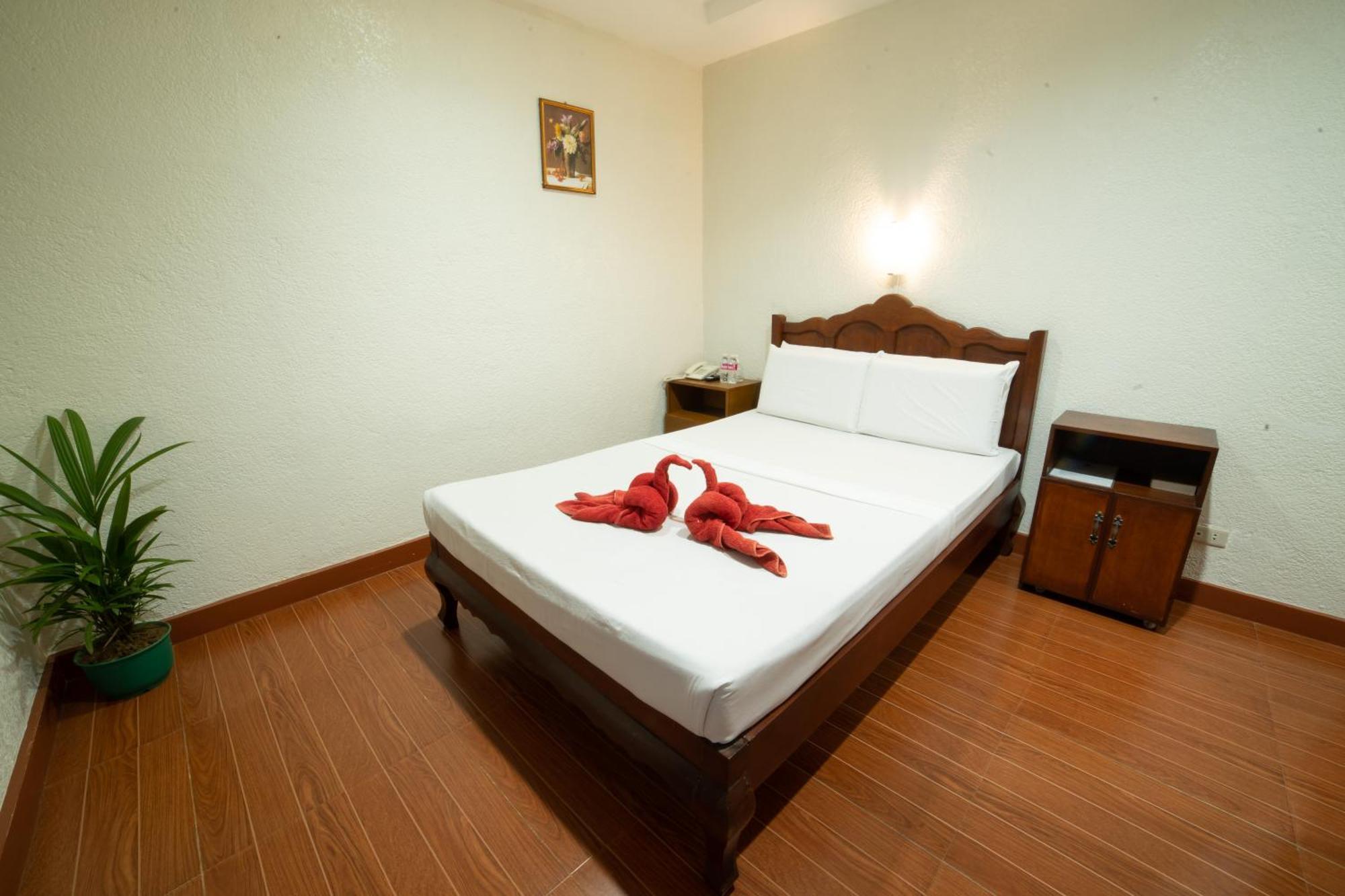 Casanas Suites Puerto Princesa Exterior photo