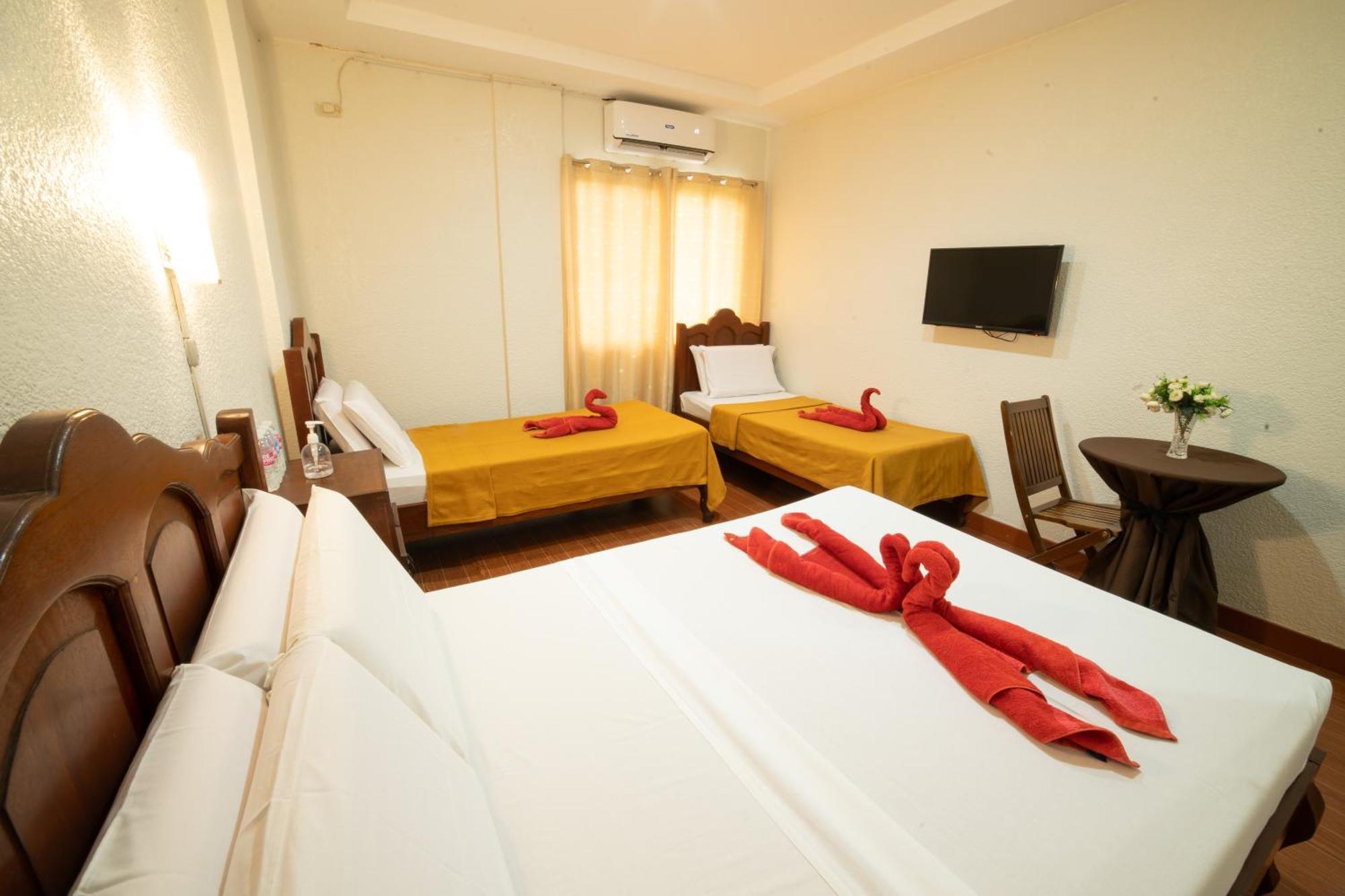 Casanas Suites Puerto Princesa Exterior photo