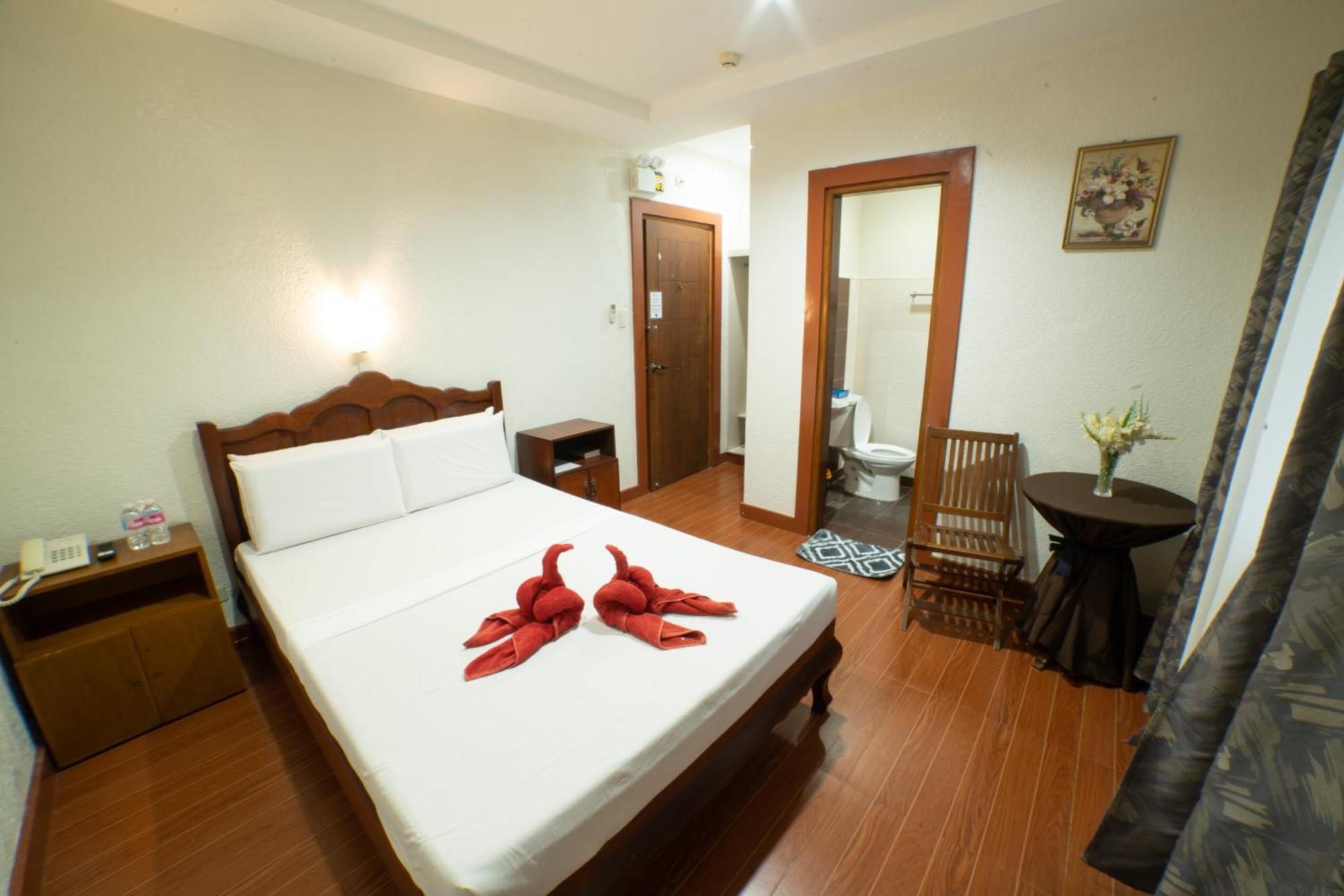 Casanas Suites Puerto Princesa Exterior photo