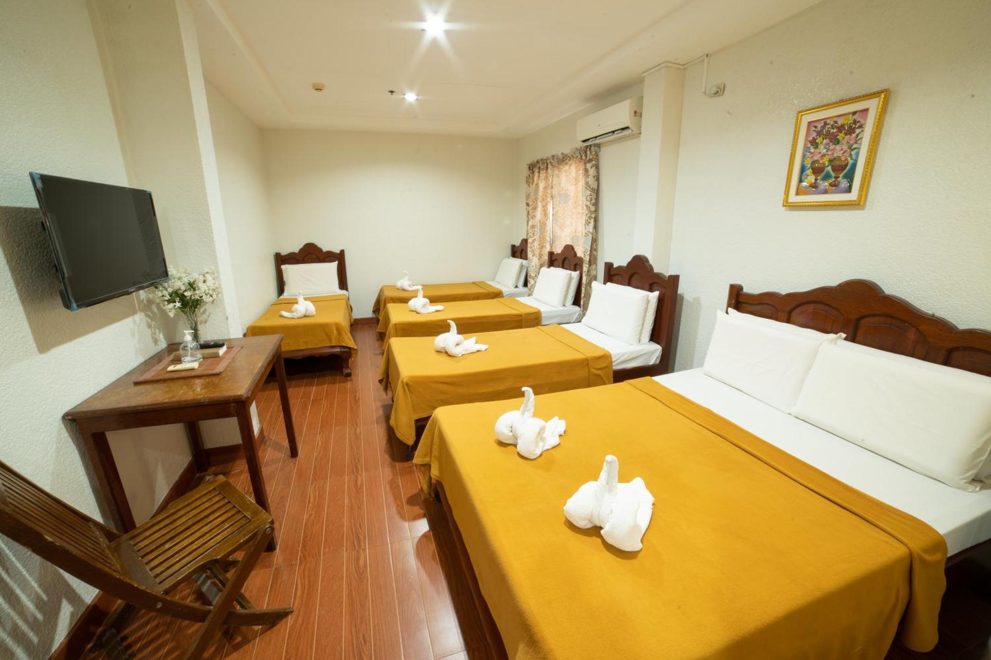 Casanas Suites Puerto Princesa Exterior photo