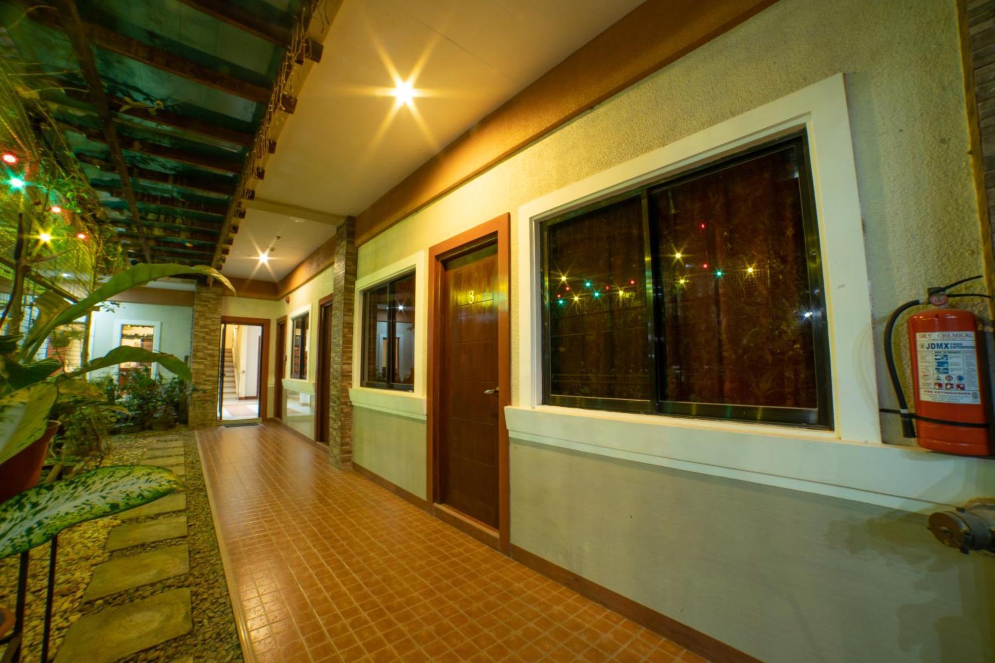 Casanas Suites Puerto Princesa Exterior photo