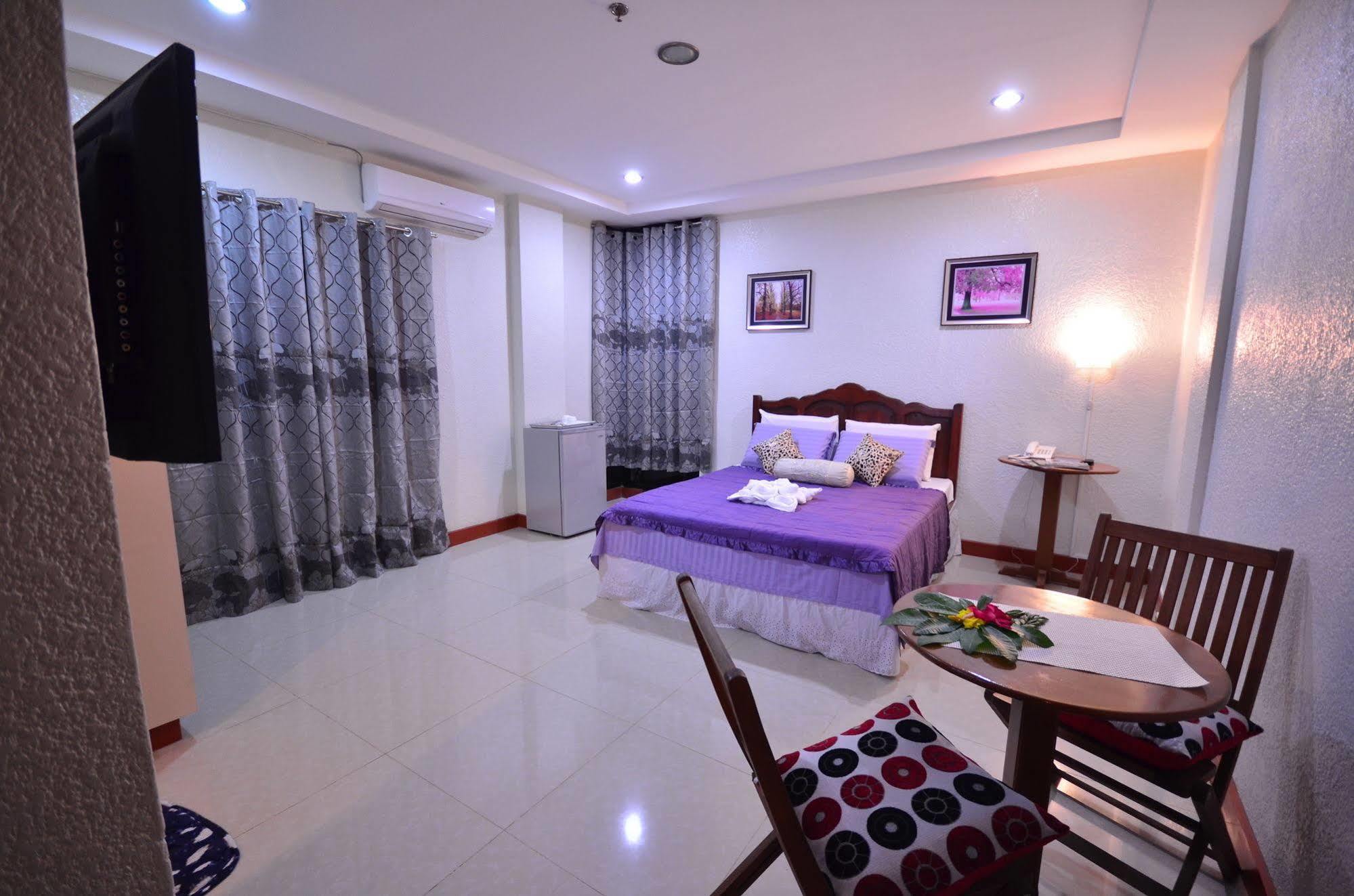 Casanas Suites Puerto Princesa Exterior photo